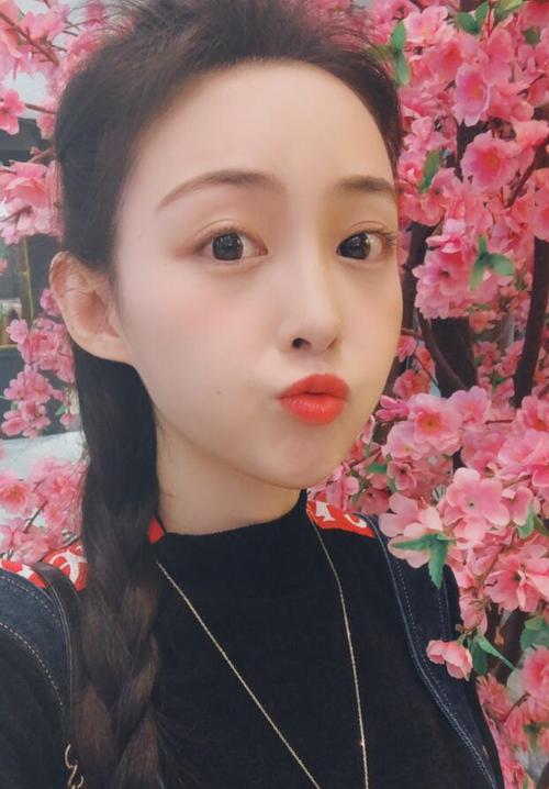 斗鱼狐狸：户外直播一姐徐彦婕再掀回归热潮