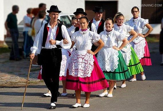 收获之夜:探索收获节的传统与电影中的精彩瞬间