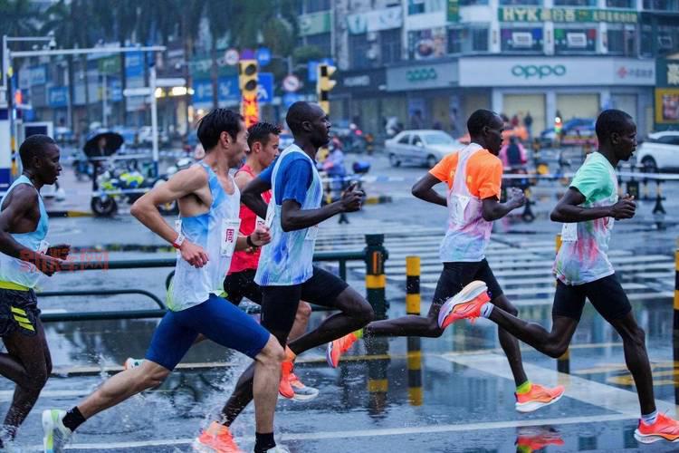 今日马拉松精彩瞬间，这些画面你绝对不能错过！