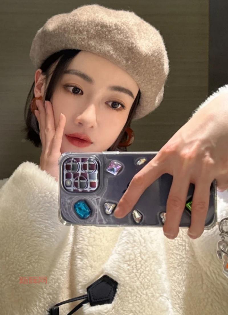 从综合自拍到个性表达:揭秘自拍背后的潮流趋势