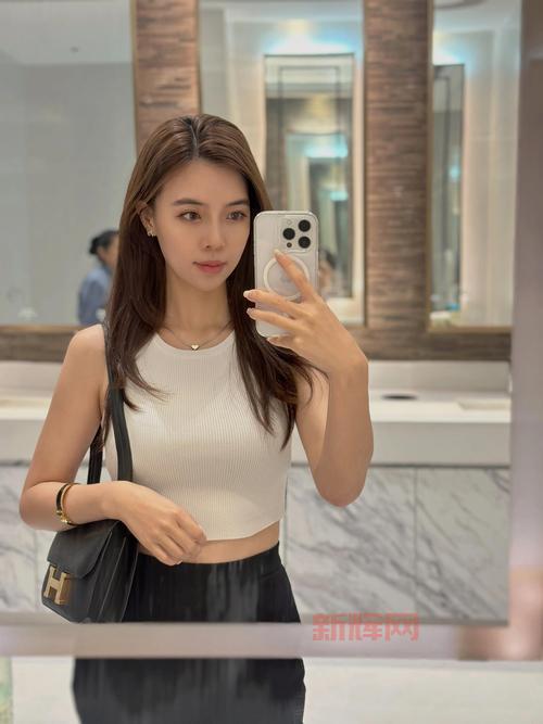 从综合自拍到个性表达:揭秘自拍背后的潮流趋势