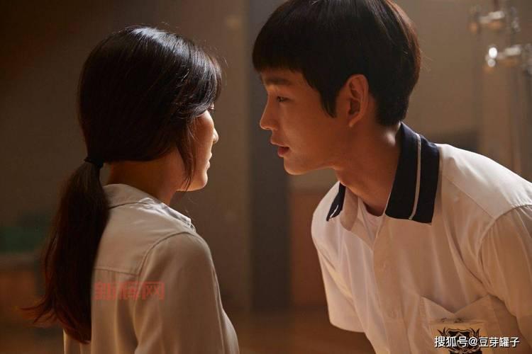 BD电影揭秘：学生与老师之间的禁忌爱情