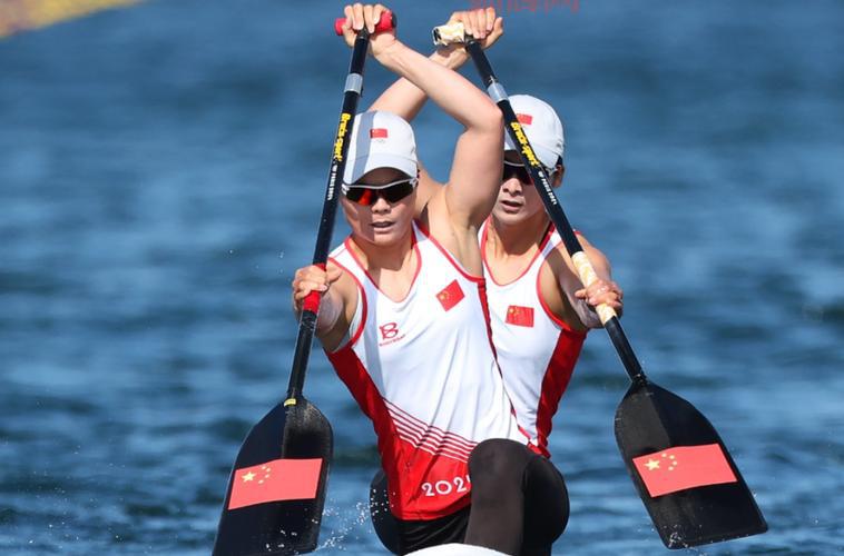 中国摘亚运首金:赛艇女子双人双桨勇夺桂冠
