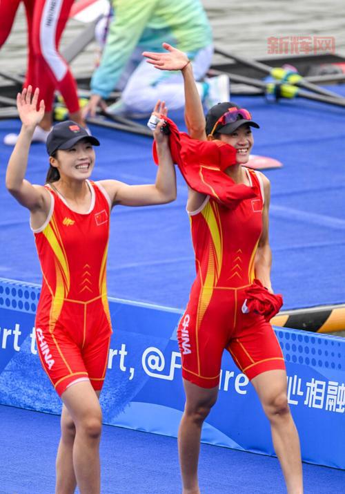 中国摘亚运首金:赛艇女子双人双桨勇夺桂冠