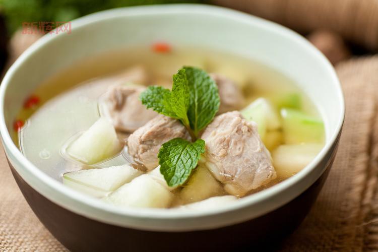 摩尔庄园牛奶鱼群汤制作攻略：食材获取与烹饪技巧