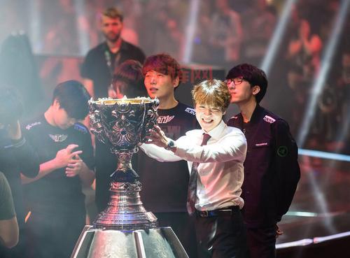 想看英雄联盟s5全球总决赛回放？这几个平台都有资源！