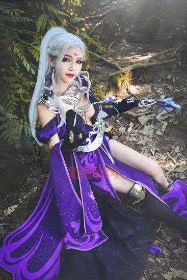 剑网3秦风套COS美图欣赏,毒姐大长腿太吸睛了!