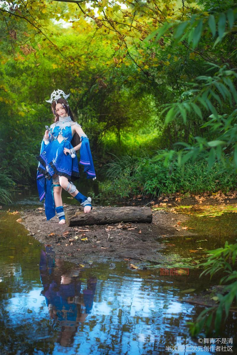 剑网3秦风套COS美图欣赏,毒姐大长腿太吸睛了!