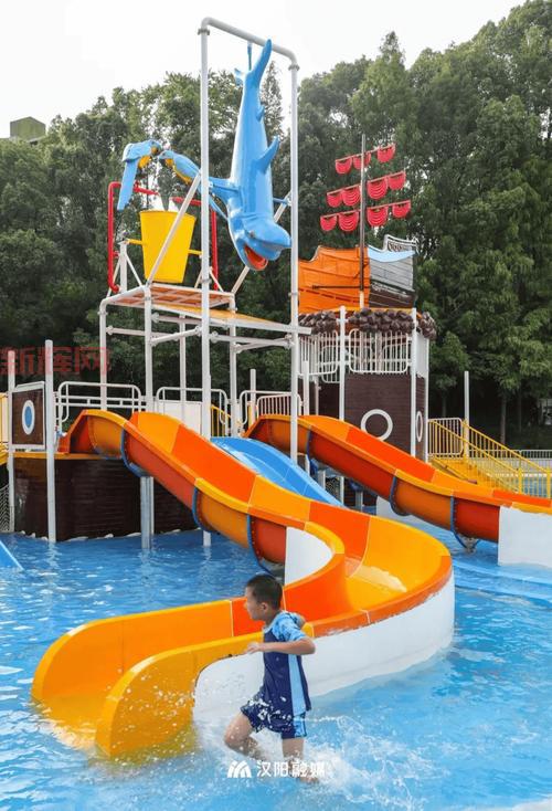 不出门也能玩转水滑梯,水上乐园滑行大作战真刺激!