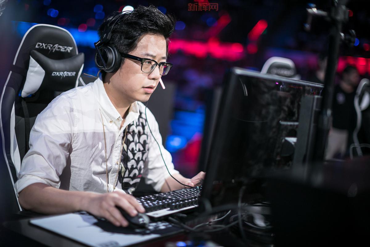 lol德玛西亚吧玩家吐槽：米勒解说水平差，不如看主播！